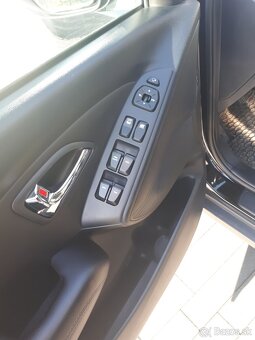 Predám Hyundai IX35 4x4, diesel 2.0, 192tis km,12/2011 - 8