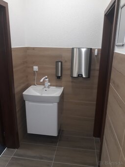 Na prenájom obchodné a kancelárske priestory v Humennom - 8