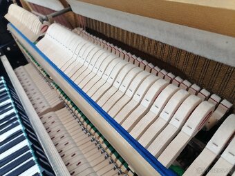 Elegantné čierne Piano dovoz celá SR - 8