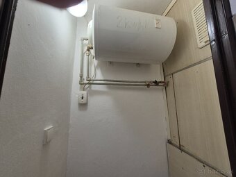 1-IZBOVÝ BYT NA "SEDMIČKE" V KN. - 8