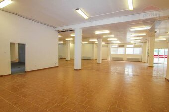 Na prenájom obchodné priestory 460 m2 na prízemí, Laborecká  - 8
