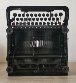 Starožitný písací stroj GROMA Model T z roku 1941 - 8