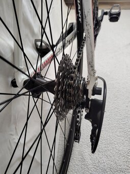 Cestný bike GIANT Defy - 8