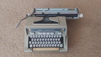 Predám švajčiarský starožitní písací stroj Hermes v kufríku - 8