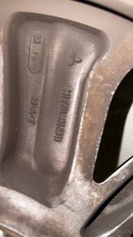 Predám komplet originál kolesá Mitsubishi R18 - 8