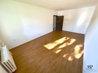 VÝRAZNÁ ZĽAVA NA PREDAJ 4 IZBOVÝ BYT, 84M2, LÚČKY, HOL - 8