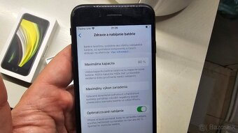 Apple iPhone SE 2020 64GB tmavý - 8