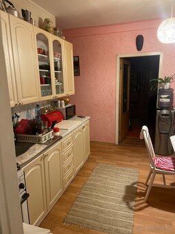 3izbovy byt s balkonom.. - 8