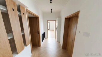 Rodinný dom vhodný na podnikanie s výbornou polohou - 8