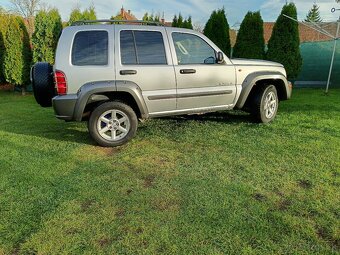 Jeep cherokee kj 2,5 105kw 5st manuál 4x4 - 8