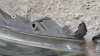 Predné svetlá Opel Astra J 2014 - 8