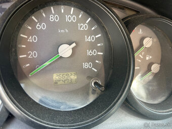 Mazda bt-50 2.5 TD - 8