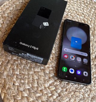 Samsung galaxy Z Flip 5, úplne novy telefón - 8