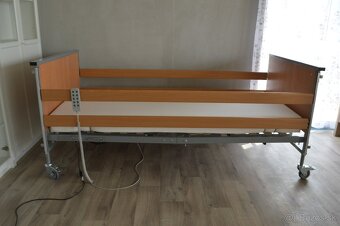 Zdravotnícka posteľ s elektrickým zdvihom a polohovaním - 8