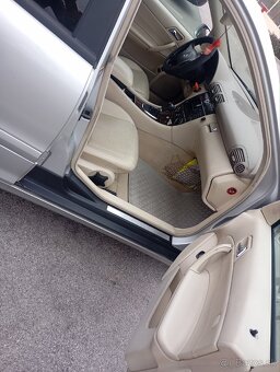 Mercedes Benz C-Class - 8