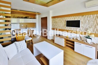 Stylový apartmán 2+kk s výhledem na bazén–Slunečné pobřeží - 8
