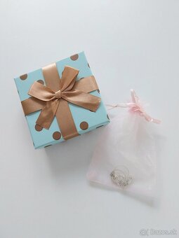 Darcekovy balicek 8, naramok, DVD film a pohladnica - 8