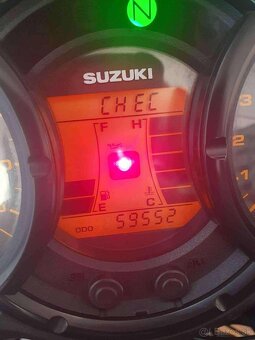 Suzuki V‑Strom DL 650 – výborný stav, bohatá výbava - 8