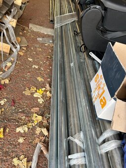 Rôzny inštalatersky material - 8