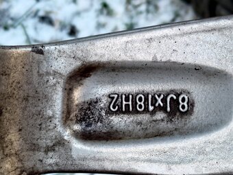 245/40 R18 - 8