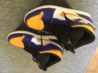 Air Jordan 1 Mid - 8