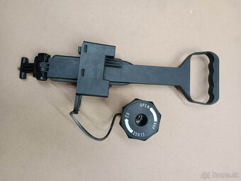 BMW X3 E83 vaňa pre rezervu + rukoväť rezervy - 8