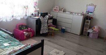 Zrekonštruovaný rodinný dom len 7 km od Sobraniec - 8