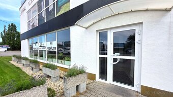 280 m2 na frekventovanom mieste s parkovaním - 8
