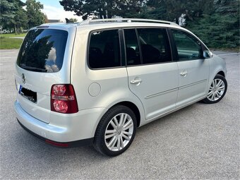 VW Touran HIGHLINE 2.0Tdi 125kw 170Ps Rok 2009 - 8