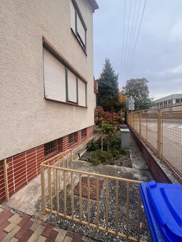 Dvojgeneračný rodinný dom blízko centra mesta. - 8