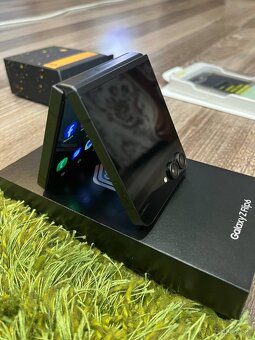 Samsung Galaxy Z Flip 6 256 / 12GB - 8