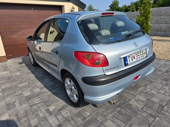 Predám Peugeot 206 1.4 benzín 118000km - 8