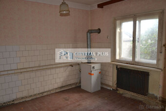 Na predaj starší dvojpodlažný rodinný dom v meste Nové Zámky - 8
