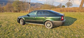 Škoda Octavia 1.8T 4x4 sedan - 8