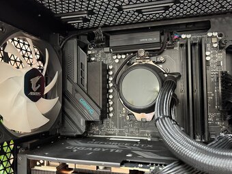 Ryzen 9 9950X\32GB\RTX 4070\SSD\1000W Zdroj - 8