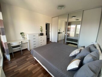 Komplet zariadený menší 2KK | lodžia | Vlčince | Berlínska 8 - 8