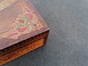 Predám starožitná drevená šperkovnica - 8