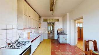 ZNÍŽENÁ CENA NA PREDAJ rodinný dom s pozemkom 2.800 m2... - 8