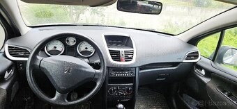 Peugeot 207 - 8