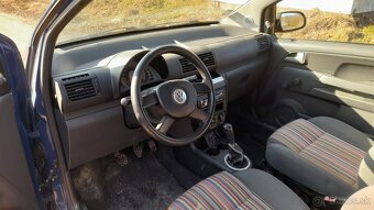 Volkswagen Fox 1,2 HTP 40kw - ABS - 8