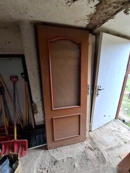 Dvere, ohrievac, svetlo, umyvadlo - 8