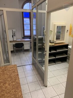 Obchodno prevádzkové priestory v centre mesta prenájom - 8