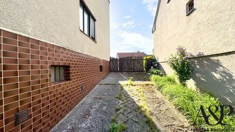 NA PREDAJ 4 IZB. RODINNÝ DOM S GARÁŽOU, POZEMOK 1056M2, ROVE - 8