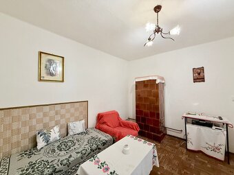 BUKOVEC - 4 IZBOVÝ RD V DOBROM STAVE POZEMOK 1.104 M2 - 8