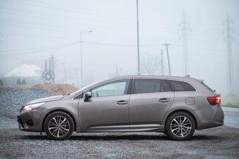 Toyota Avensis Combi 2.0 105kW - 8