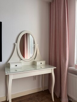 Kozmetický toaletný  stolík - 8