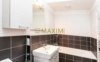 PREDAJ - zariadený 2- izbový byt s veľkým balkónom na ulici - 8