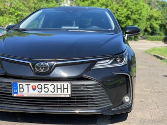 Toyota corolla sedan - 8