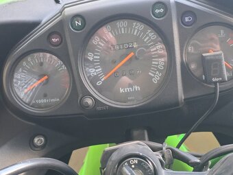 Kawasaki Ninja 250r - 8