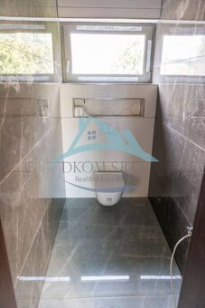 Priestranný dvojpodlažný rodinný dom s veľkou terasou Plášťo - 8